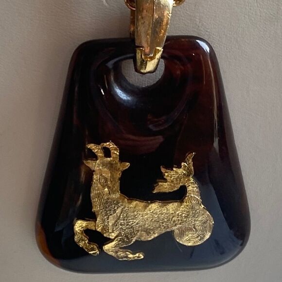HELENA RUBINSTEIN Capricorn “The Goat” Lucite Zodiac Necklace - Picture 2 of 9